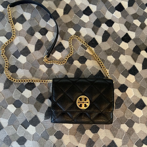 Tort Burch quilted black crossbody with gold detail. - Picture 1 of 9